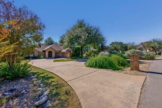 205 Tellus St in Lakeway, TX - Foto de edificio - Building Photo