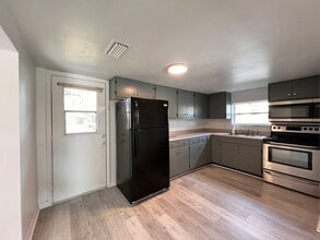 107 Oakland Dr in DeLand, FL - Building Photo - Building Photo