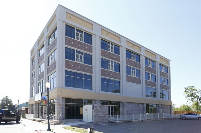 Mercantile Commons in Castle Rock, CO - Foto de edificio - Primary Photo