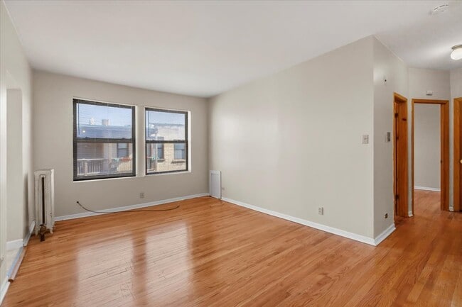 1934 E 74th St in Chicago, IL - Building Photo - Building Photo