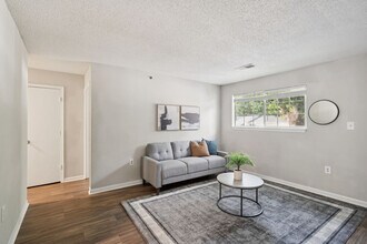 2035 Kenridge Pkwy in Decatur, GA - Building Photo - Building Photo