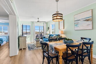 302 Canal Dr in Carolina Beach, NC - Foto de edificio - Building Photo