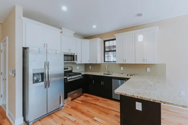 32 Irving St in Jersey City, NJ - Building Photo - Building Photo