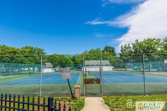 450 Northam Dr in North Brunswick, NJ - Building Photo - Building Photo