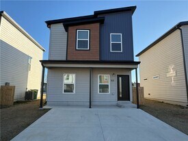 831 States Ave in Bentonville, AR - Building Photo