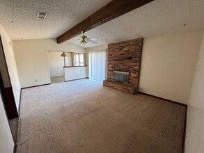 207 E Hogan Dr in Copperas Cove, TX - Building Photo - Building Photo