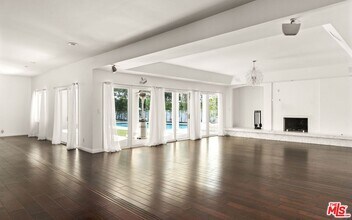 1605 Loma Vista Dr in Beverly Hills, CA - Building Photo - Building Photo