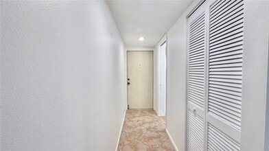 2941 SW 87th Ave in Davie, FL - Foto de edificio - Building Photo