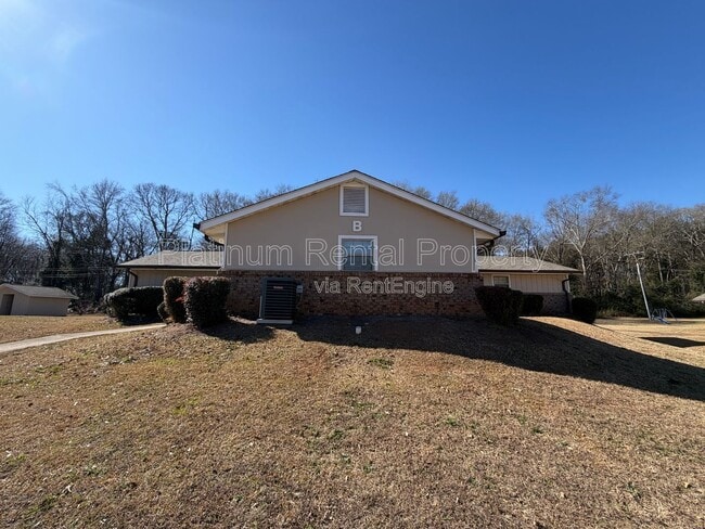 1492 Waverly Way in Monroe, GA - Building Photo - Building Photo