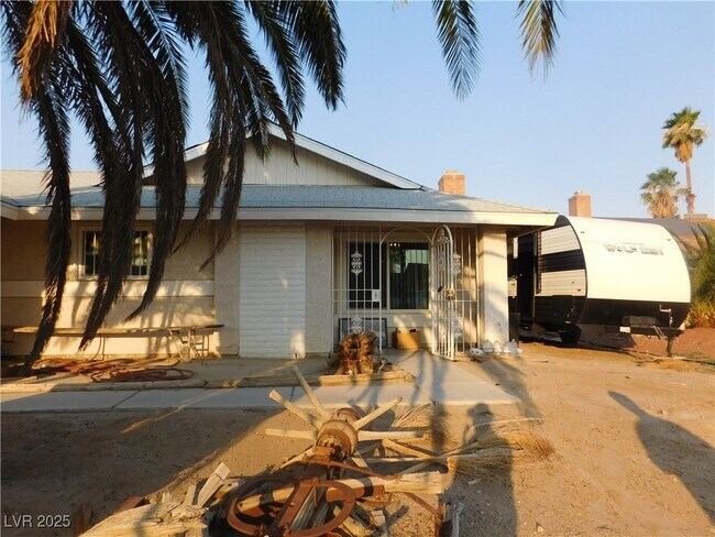 1001 Shadow Mountain Pl in Las Vegas, NV - Building Photo - Building Photo