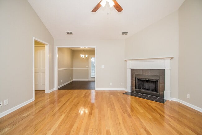 1211 Azure Way in Murfreesboro, TN - Foto de edificio - Building Photo