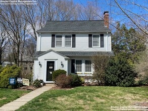 22 Cleveland Rd, Unit 1 in Wellesley, MA - Building Photo - Building Photo