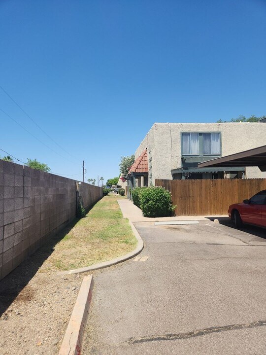 5929 W Golden Ln in Glendale, AZ - Building Photo