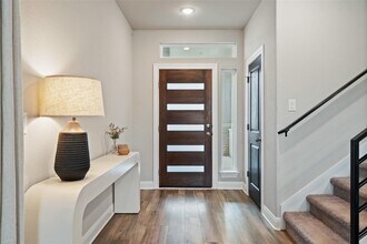 1024 Legend Milton Ln in Austin, TX - Building Photo - Building Photo