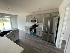 1646 Teniente Ct in Fort Wayne, IN - Foto de edificio - Building Photo