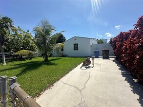38 Suffolk Ave in Hialeah, FL - Building Photo - Building Photo