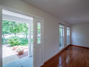1040 Sanctuary Ln in Naperville, IL - Building Photo - Building Photo