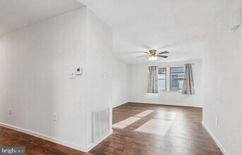 715 Cooper Landing Rd in Cherry Hill Township, NJ - Building Photo - Building Photo