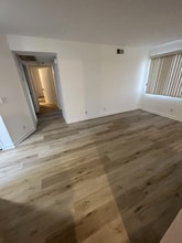 555 Oak St, Unit 301 in Glendale, CA - Foto de edificio - Building Photo