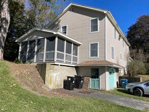 5 Seekonk Rd in Great Barrington, MA - Foto de edificio - Building Photo