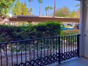 5285 E Waverly Dr in Palm Springs, CA - Building Photo - Building Photo