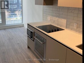 55-1055 Mercer St in Toronto, ON - Building Photo - Building Photo