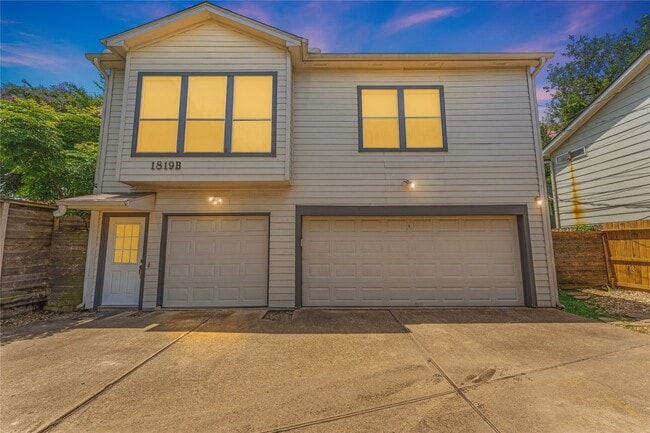 1819 Branard St in Houston, TX - Building Photo - Building Photo