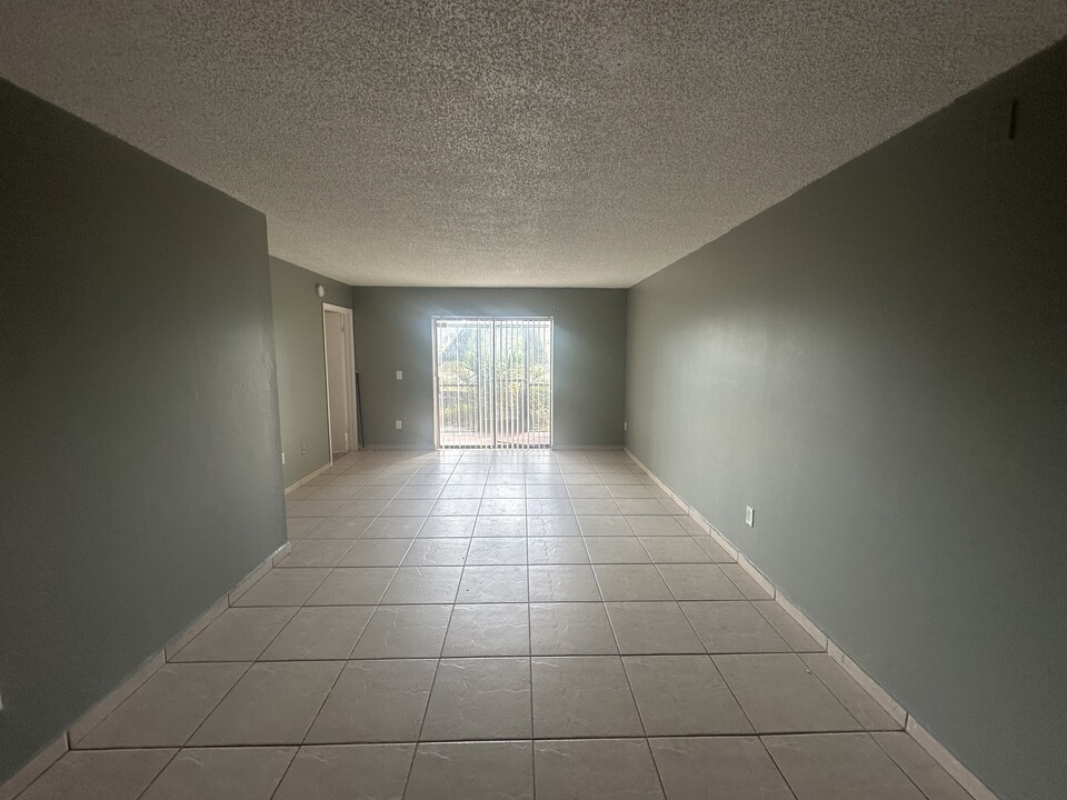 850 NE 207th Ter, Unit 101 in Miami, FL - Building Photo