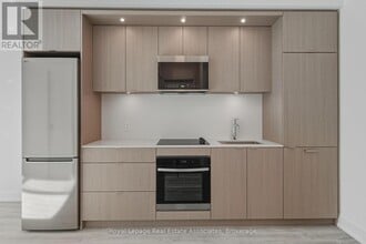 60 Central Park Roadway in Toronto, ON - Building Photo - Building Photo