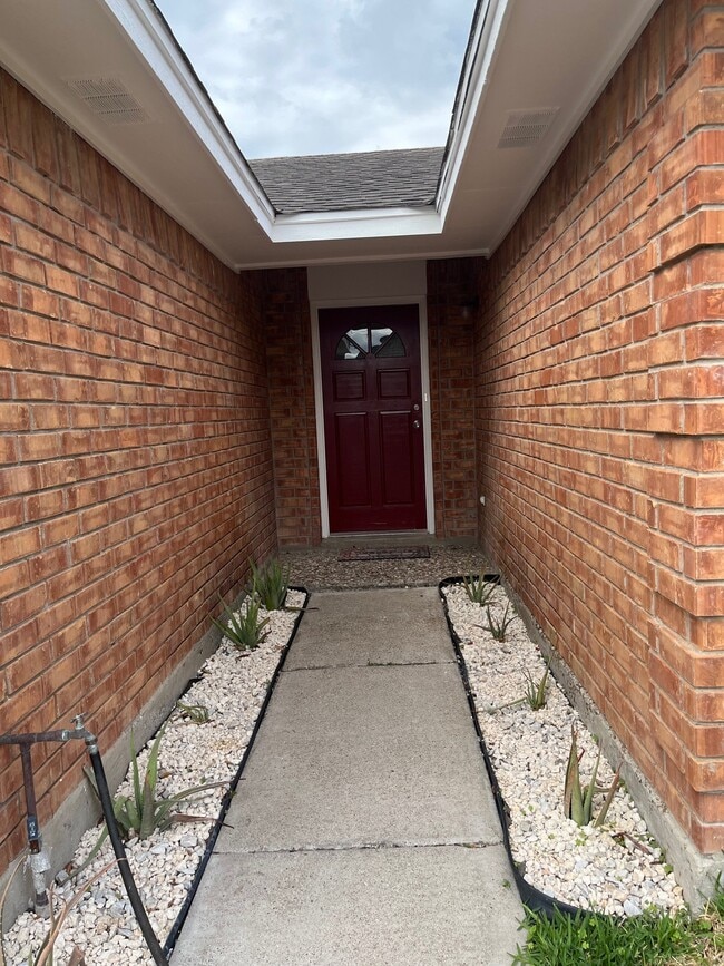 1802 Bobcat Ln in Harlingen, TX - Foto de edificio - Building Photo