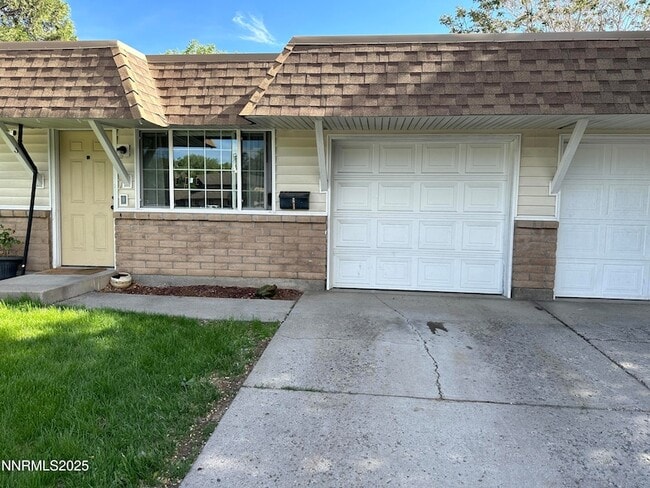 1501 Gault Way in Sparks, NV - Building Photo - Building Photo