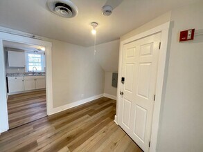 98 Main St in Raymond, NH - Building Photo - Building Photo