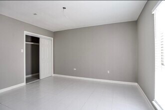 14319 Henry Rd in Houston, TX - Building Photo - Building Photo