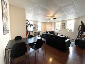 189 Princeton St, Unit #1 in Boston, MA - Foto de edificio - Building Photo