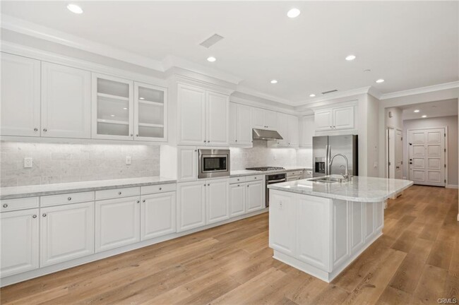 70 Brindisi in Irvine, CA - Building Photo - Building Photo