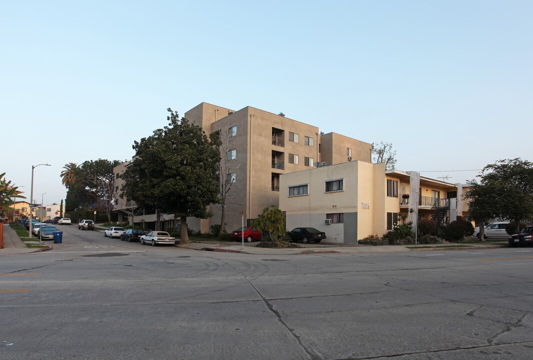 Del Mar Apartments in Los Angeles, CA - Building Photo