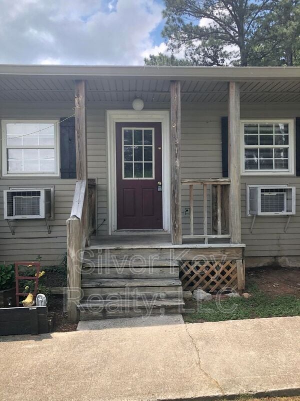 1432 Niles Ferry Rd in Madisonville, TN - Foto de edificio - Building Photo