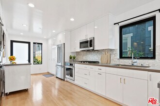 1306 Cabrillo Ave in Los Angeles, CA - Building Photo - Building Photo