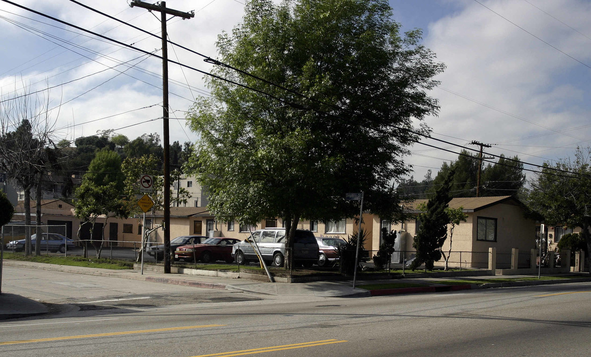 6739-6747 N Figueroa St in Los Angeles, CA - Building Photo