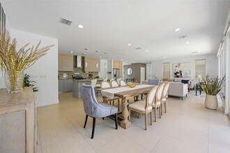 7800 Center Bay Dr in North Bay Village, FL - Building Photo - Building Photo