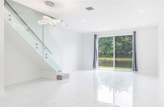 2134 Pasa Verde Ln in Weston, FL - Building Photo - Building Photo