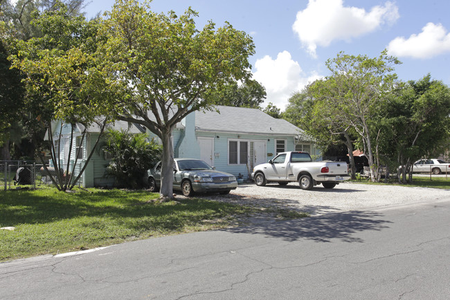 210-212 NE 9th St in Pompano Beach, FL - Building Photo - Building Photo