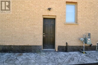 92 Nashville Cir in Hamilton, ON - Building Photo - Building Photo