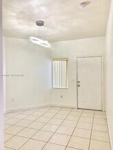 13705 NE 20th Pl in North Miami Beach, FL - Foto de edificio - Building Photo