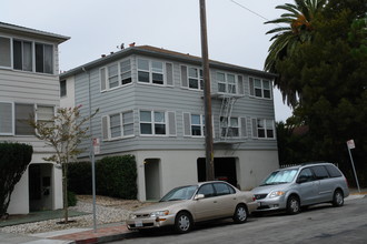 1113 Chula Vista Ave in Burlingame, CA - Foto de edificio - Building Photo