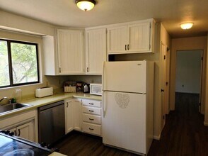 12003 Lakeshore S in Auburn, CA - Building Photo - Building Photo