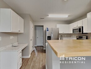 1807 Bellwick Dr in Greensboro, NC - Building Photo - Building Photo