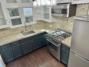 317 8th Pl in Manhattan Beach, CA - Building Photo - Building Photo