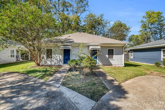 305 Old West Point Rd, Unit 305 Old West Point Rd #A