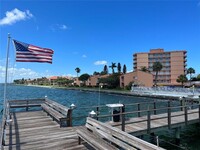 7432 Sunshine Skyway Ln S in St. Petersburg, FL - Foto de edificio - Building Photo